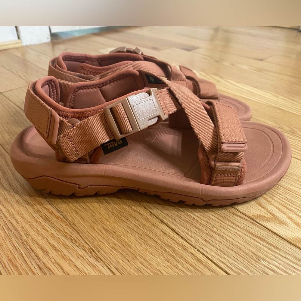 Teva Hurricane Verge Sandal - Women’s Size 9 - Pink